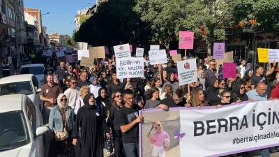 İnegöl’de kreşteki havuzda boğulan Berra için yürüyüş düzenlendi
