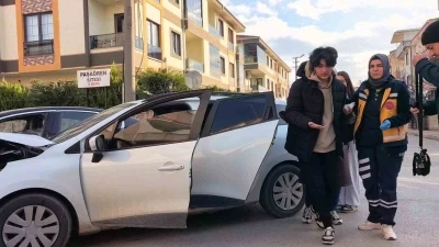 İneg&ouml;l&rsquo;de otomobiller &ccedil;arpıştı: 3 yaralı
