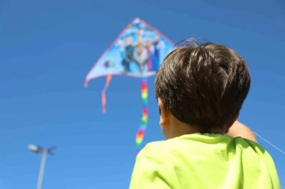 İnegöl semaları uçurtmalarla renklendi
