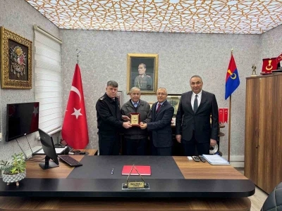 İneg&ouml;ll&uuml; &ccedil;ift&ccedil;i 70 milyonluk mal varlığını jandarmaya bağışladı
