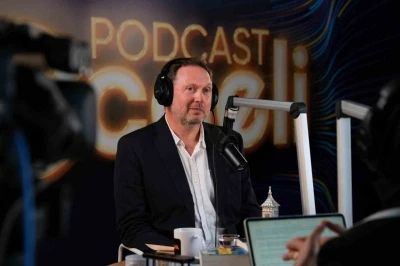 İngiliz yazardan duygusal mesaj: &quot;Çocuklar barış içinde büyümeli&quot;
