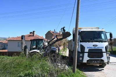 İn&ouml;n&uuml; Belediyesi&rsquo;nin yol &ccedil;alışmaları aralıksız s&uuml;r&uuml;yor
