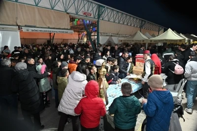 İn&ouml;n&uuml;&rsquo;de Kadir Gecesi&rsquo;nde binlerce kişi iftar sofrasında buluştu
