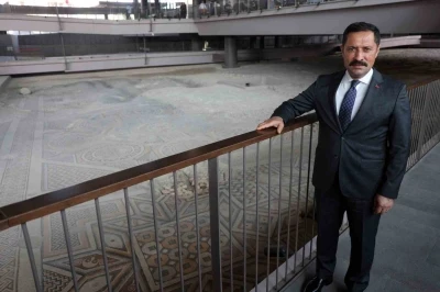 İnşaat &ccedil;alışmalarında ortaya &ccedil;ıkan ve depremi hasarsız atlatan devasa mozaik ilk g&uuml;nk&uuml; ihtişamını koruyor
