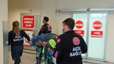 İnşaat iskelesi &ccedil;&ouml;kt&uuml; bir iş&ccedil;i yaralandı