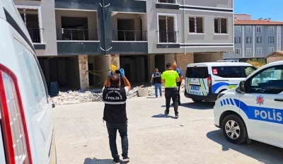 İnşaatta merdivenlerden d&uuml;şen iş&ccedil;i hayatını kaybetti
