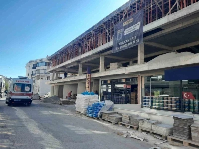 İnşaatta yüksekten düşen işçi yaralandı
