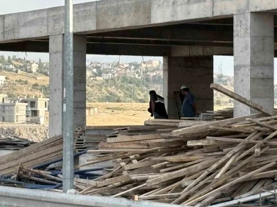 İnşaatta zemin kattan bodruma d&uuml;şen iş&ccedil;i yaralandı
