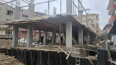 İnşaattan d&uuml;şen iş&ccedil;i yaralandı
