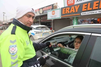 İnsan hayatına mal olabilen &rsquo;hatalı ara&ccedil; parkı&rsquo; konusunda s&uuml;r&uuml;c&uuml;ler uyarıldı

