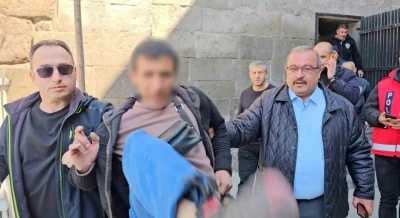 İntihardan vazge&ccedil;ti, gazeteciye saldırdı
