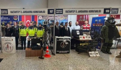 İpekyolu B&ouml;lgesel Kariyer Fuarı&rsquo;nda jandarma standına yoğun ilgi