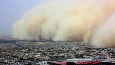 İran'da eğitime  kum fırtınası engeli!