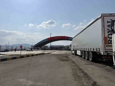 İran&rsquo;dan Nah&ccedil;ıvan&rsquo;a İHA saldırısı sonrası kapatılan sınır kapıları yeniden a&ccedil;ıldı
