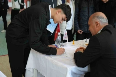 İş d&uuml;nyasında devir değişti: Nitelikli personel arayan işveren &ouml;ğrencinin ayağına gidiyor

