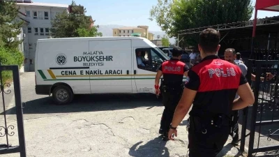 İş makinesinin altında kalan operatör hayatını kaybetti
