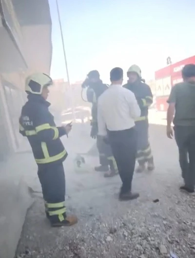 İş merkezindeki korkutan yangında 2 kişi hastaneye kaldırıldı
