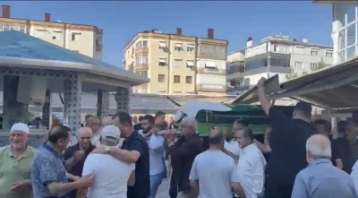 İş ortağını &ouml;ld&uuml;r&uuml;p intihar eden galerici toprağa verildi
