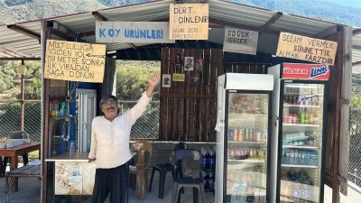 İş yerine astığı tabelayla yüzleri gülümseten esnaf, görenlerin ilgisini çekiyor
