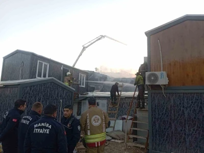 İş&ccedil;i konteynerinde &ccedil;ıkan yangın kontrol altına alındı
