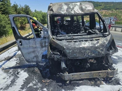 İş&ccedil;i servisi alev aldı, faciaya ramak kaldı
