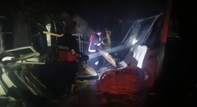 İş&ccedil;ilerin kaldığı konteynerlerde korkutan yangın