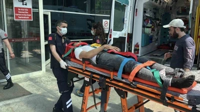 İskeleden d&uuml;şen yabancı uyruklu iş&ccedil;i yaralandı
