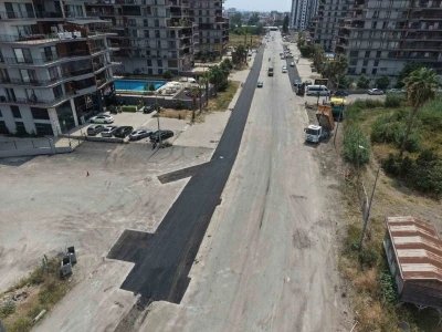 İskenderun Belediyesi, 27 ayda 111 kilometre yeni yolu hizmete a&ccedil;tı
