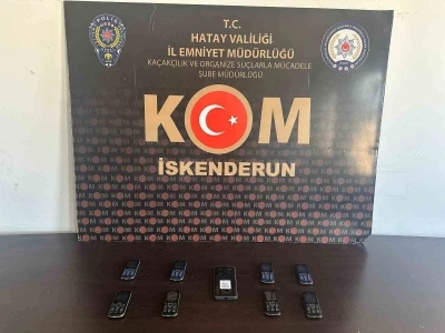 İskenderun’da iş yerinde kaçak cep telefonu ele geçirildi
