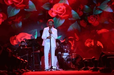 İskenderun&rsquo;da Mahsun Kırmızıg&uuml;l r&uuml;zgarı esti
