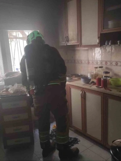 İskenderun&rsquo;da ocakta unutulan yemek yangına neden oldu
