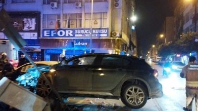 İskenderun&rsquo;da trafik kazası: 2 yaralı
