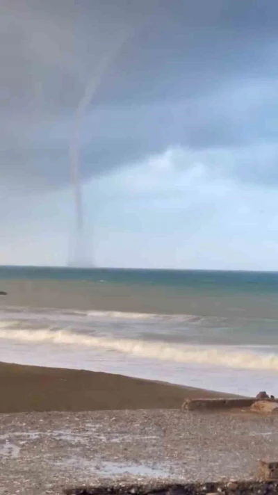 İskenderun Körfezi’nde oluşan hortum cep telefonu kamerasına yansıdı
