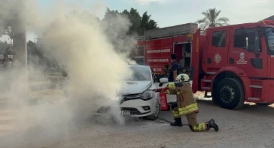 İskendurun&rsquo;da otomobil yangını
