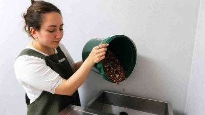 İşletme hayalini ger&ccedil;eğe d&ouml;n&uuml;şt&uuml;rd&uuml;, il&ccedil;enin ilk kadın girişimcisi oldu
