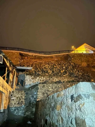 İspir&rsquo;de heyelan: 2 konut boşaltıldı
