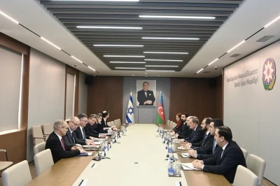 İsrail Dışişleri Bakanı Saar, Azerbaycan Dışişleri Bakanı Bayramov ile bir araya geldi
