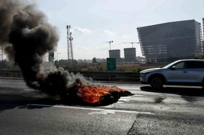 İsrail genelinde &quot;ateşkes&quot; protestosu: Otoyollar kapatıldı
