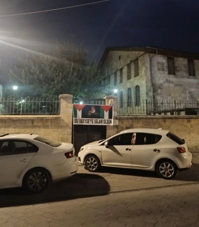  Gaziantep’te tarihi sinagog binasına Ebu Ubeyde posteri asıldı