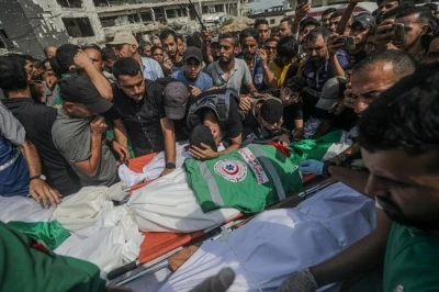 İsrail saldırısında hayatını kaybeden gazeteciler toprağa verildi
