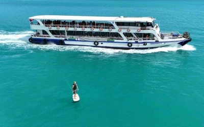 İstanbul Boğazı&rsquo;nın turkuaz sularında elektrikli s&ouml;rf
