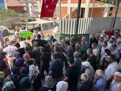 İstanbul’da evinde ölü bulunan üniversiteli genç kız Amasya’da defnedildi
