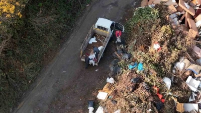 İstanbul’da gökdelenlerin gölgesinde kaçak moloz dökümü

