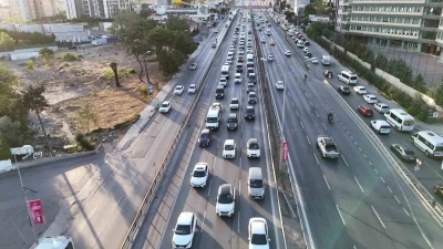 İstanbul’da iş çıkışı trafiği dron ile görüntülendi
