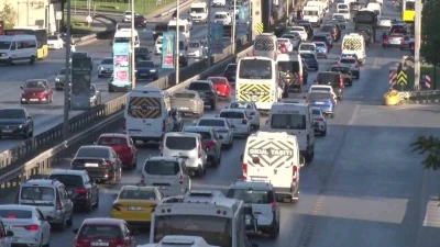 İstanbul’da iş çıkışında trafik yoğunluğu yüzde 72’ye ulaştı

