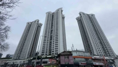 İstanbul&rsquo;da l&uuml;ks sitede 30&rsquo;uncu kattan d&uuml;şen &ccedil;ocuk hayatını kaybetti
