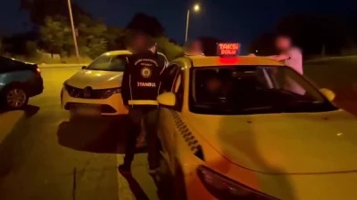 İstanbul&rsquo;da şok evlerinde ve 2 takside 39 ka&ccedil;ak g&ouml;&ccedil;men yakalandı
