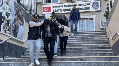 İstanbul’da turistin parasını &quot;tırnakçılık&quot; yöntemiyle çaldılar
