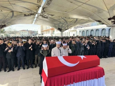 İstanbul&rsquo;daki kazada şehit olan polis memuru son yolculuğuna uğurlandı
