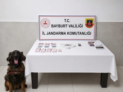 İstanbul&rsquo;dan Bayburt&rsquo;a uyuşturucu getiren 3 ş&uuml;pheli yakalandı
